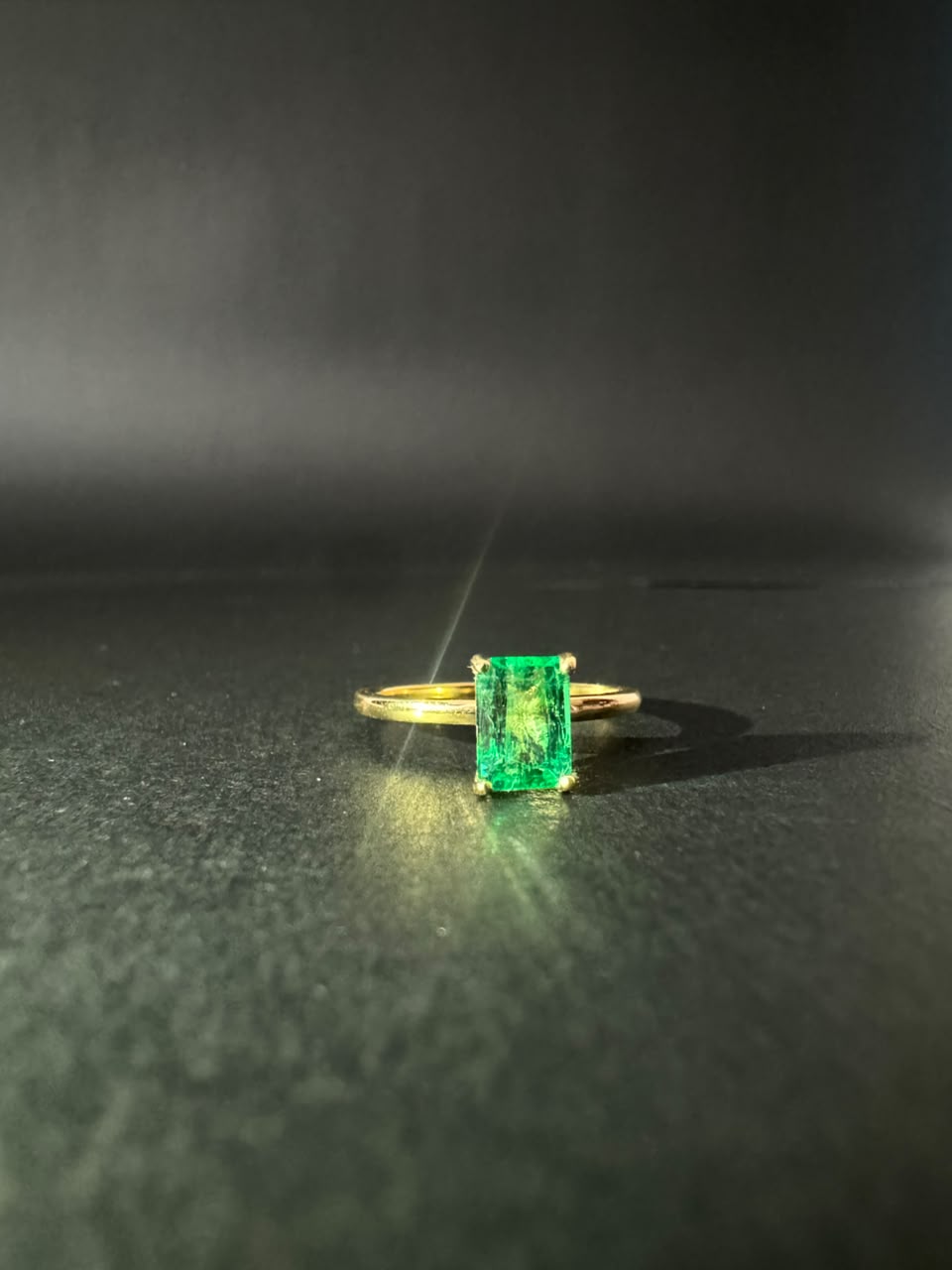 Solitaire ring with rectangular emerald (Ref. 290)