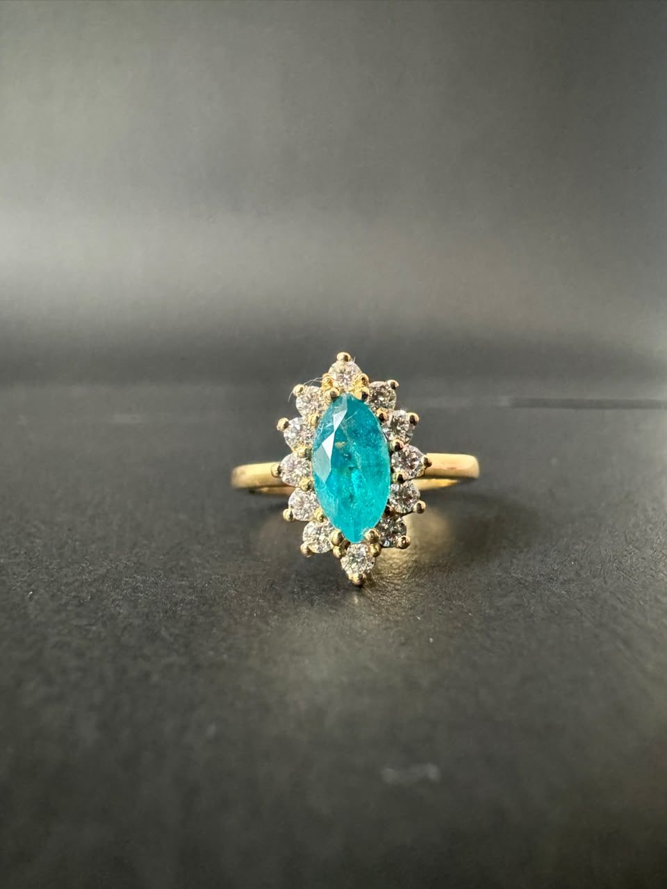 Anillo con euclasa marquesa en halo de diamantes (Ref. 244)
