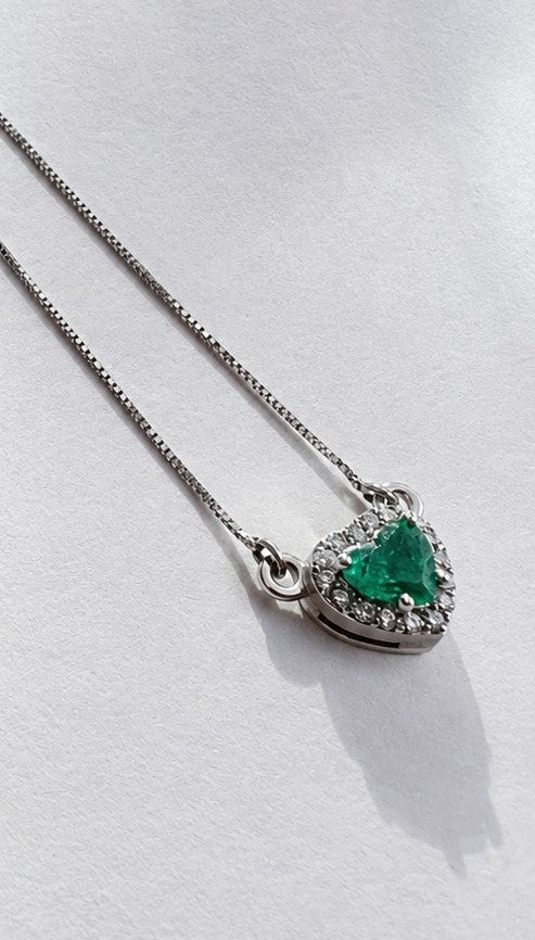 Dije choker con esmeralda en corazón (Ref. 235)