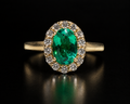 Anillo con esmeralda ovalada en halo (Ref. 198)