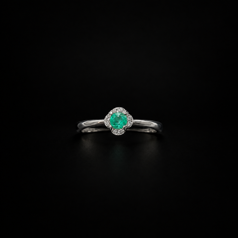 Anillo Halo floral en plata 925 con esmeralda natural