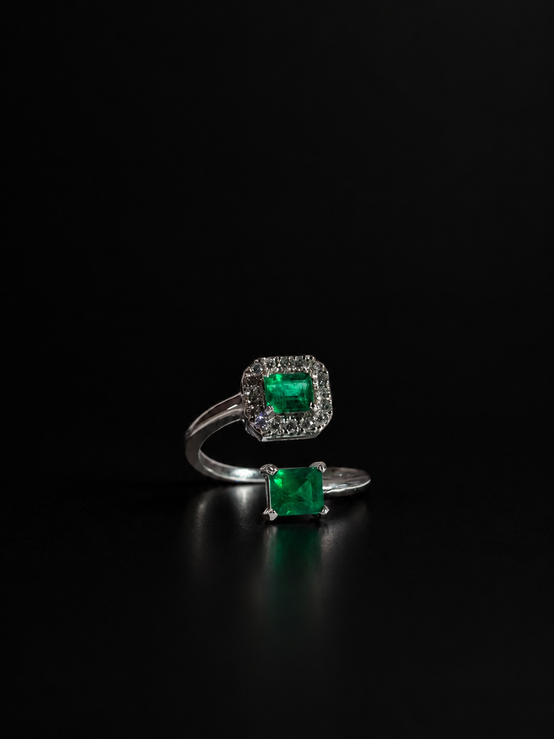 Anillo tú y yo con dos esmeraldas