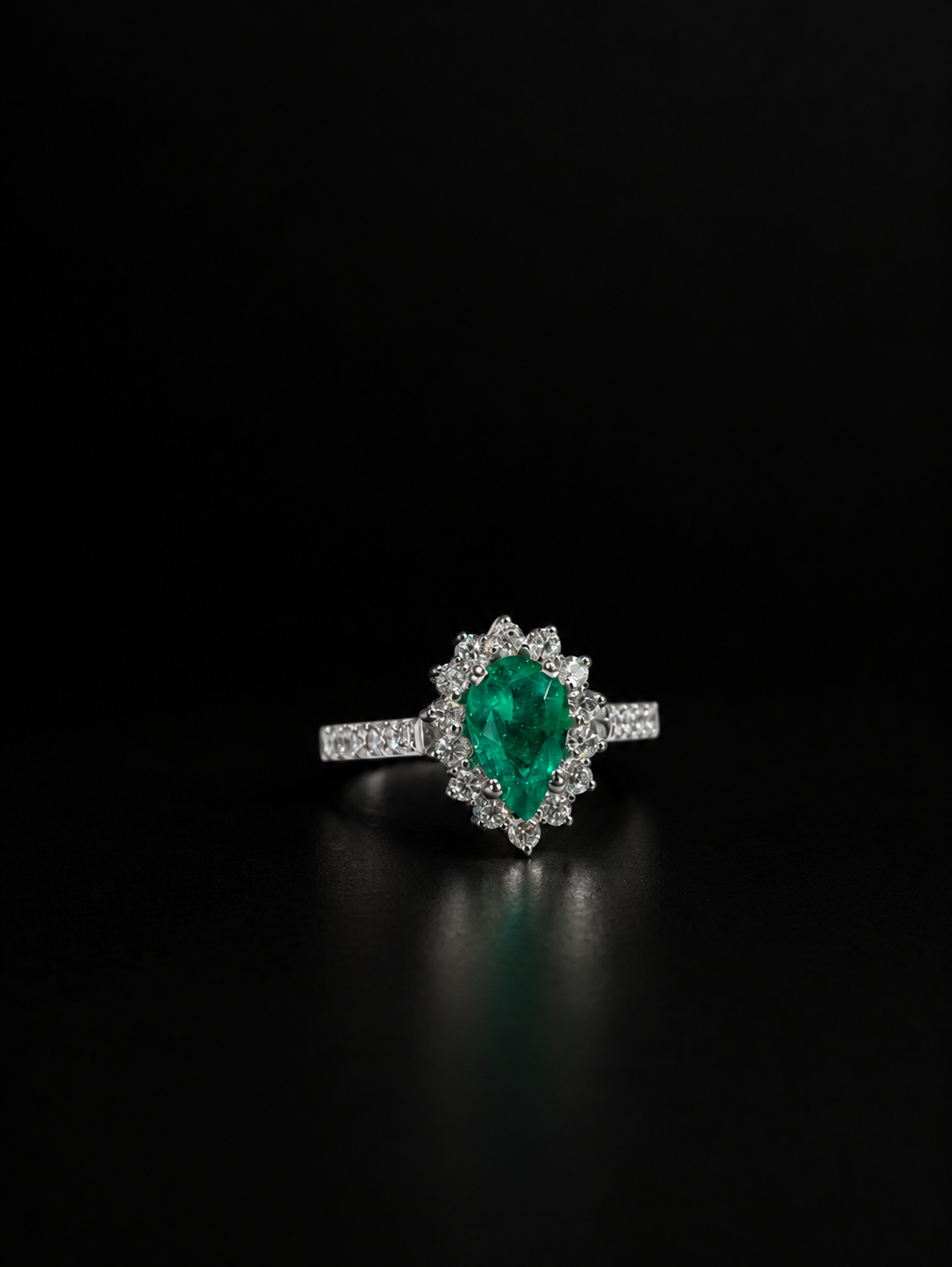 Anillo Leidy con esmeralda en lágrima (Ref. 128)