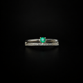 Anillo Doble banda en plata 925 con esmeralda natural (Ref. 6)