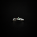 Anillo Solitario clásico en plata 925 con esmeralda natural (Ref. 2)