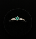 Anillo calado en plata 925 con esmeralda natural (Ref. 5)