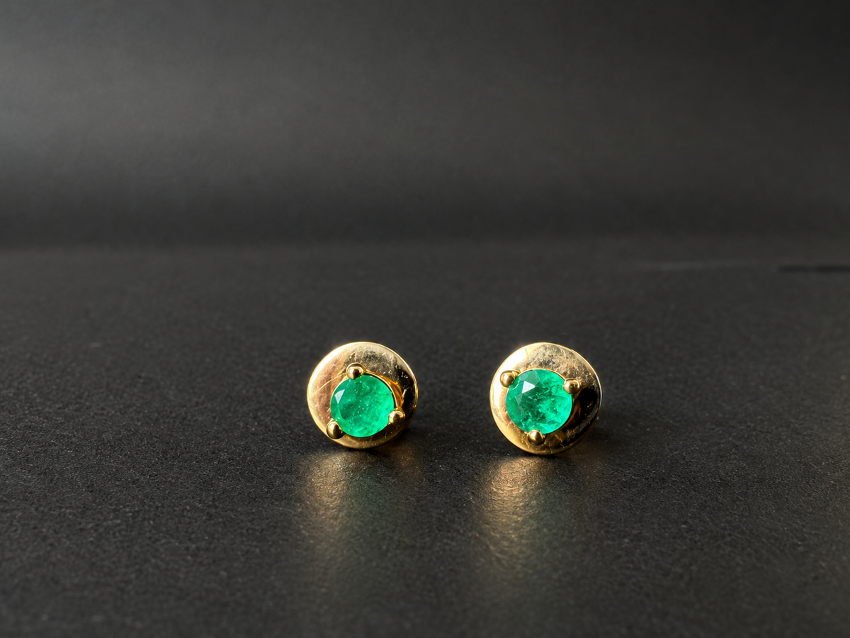 Round emerald stud earrings on a disc (Ref. 319)