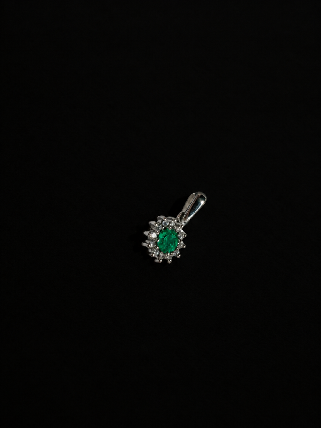 Dije con esmeralda redonda (Ref. 119)
