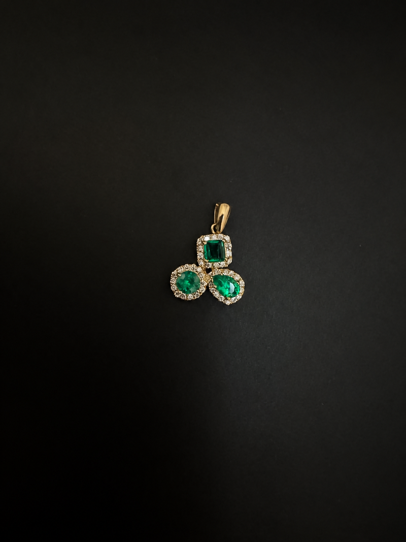 Dije trío con esmeraldas y diamantes