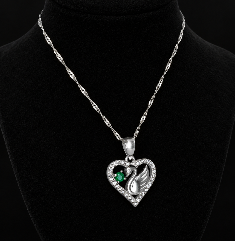 Collar Corazón con cisne en plata 925 con esmeralda natural