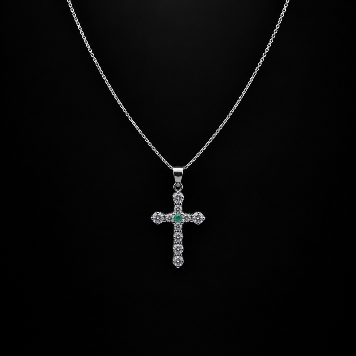 Collar Cruz de luz en plata 925 con esmeralda natural (Ref. 5)