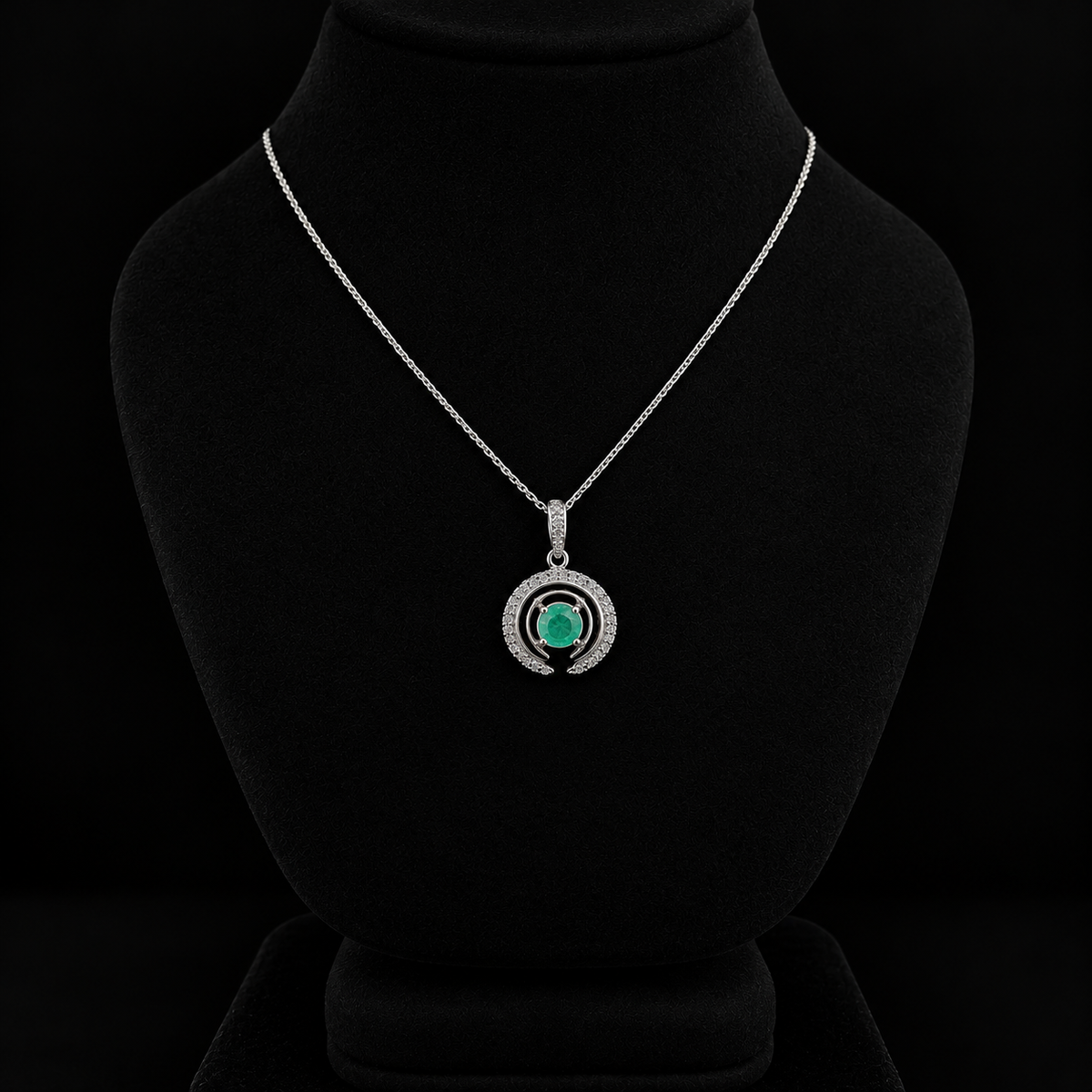 Collar Medallón en plata 925 con esmeralda natural (Ref. 8)