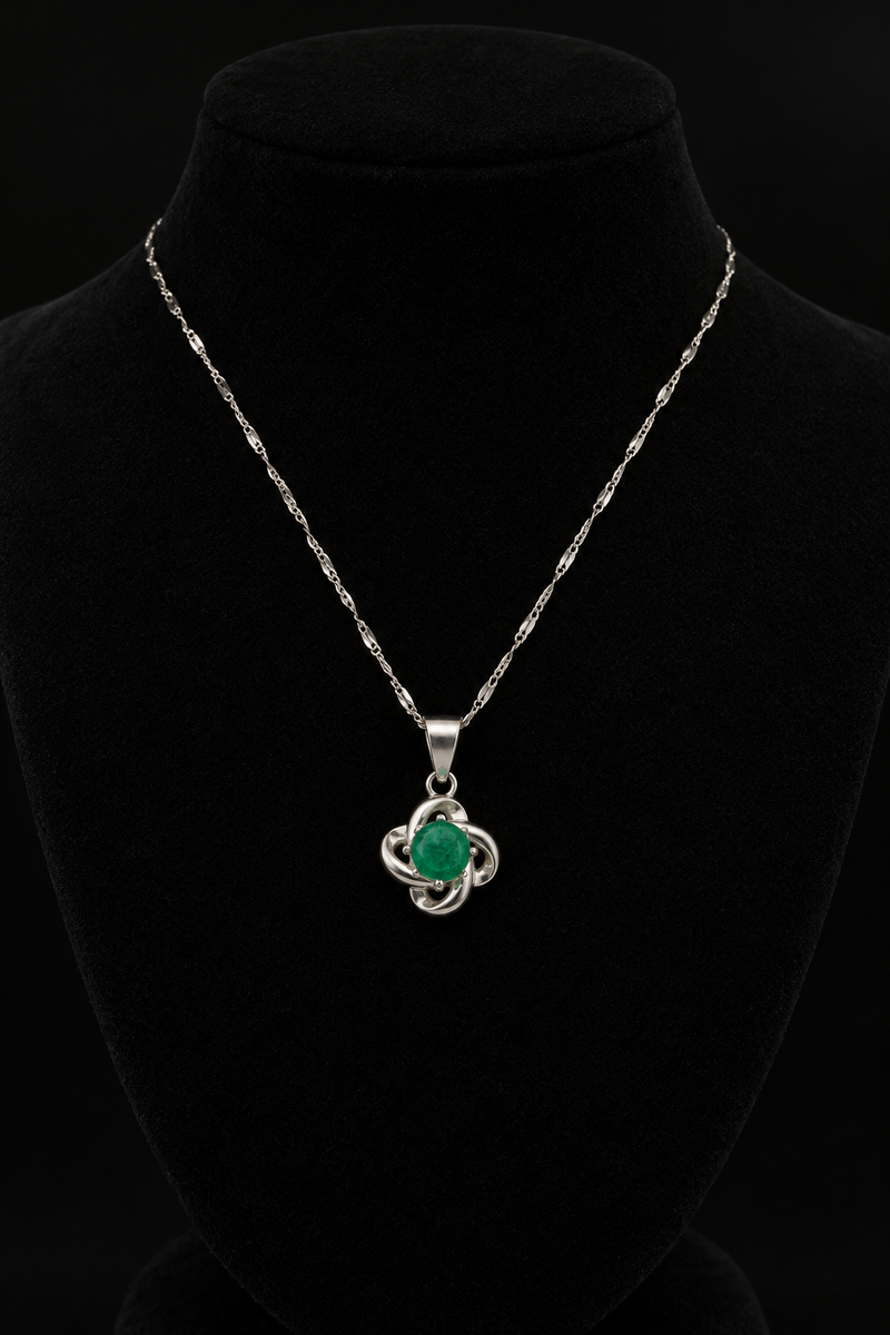 Collar Flor entrelazada en plata 925 con esmeralda natural