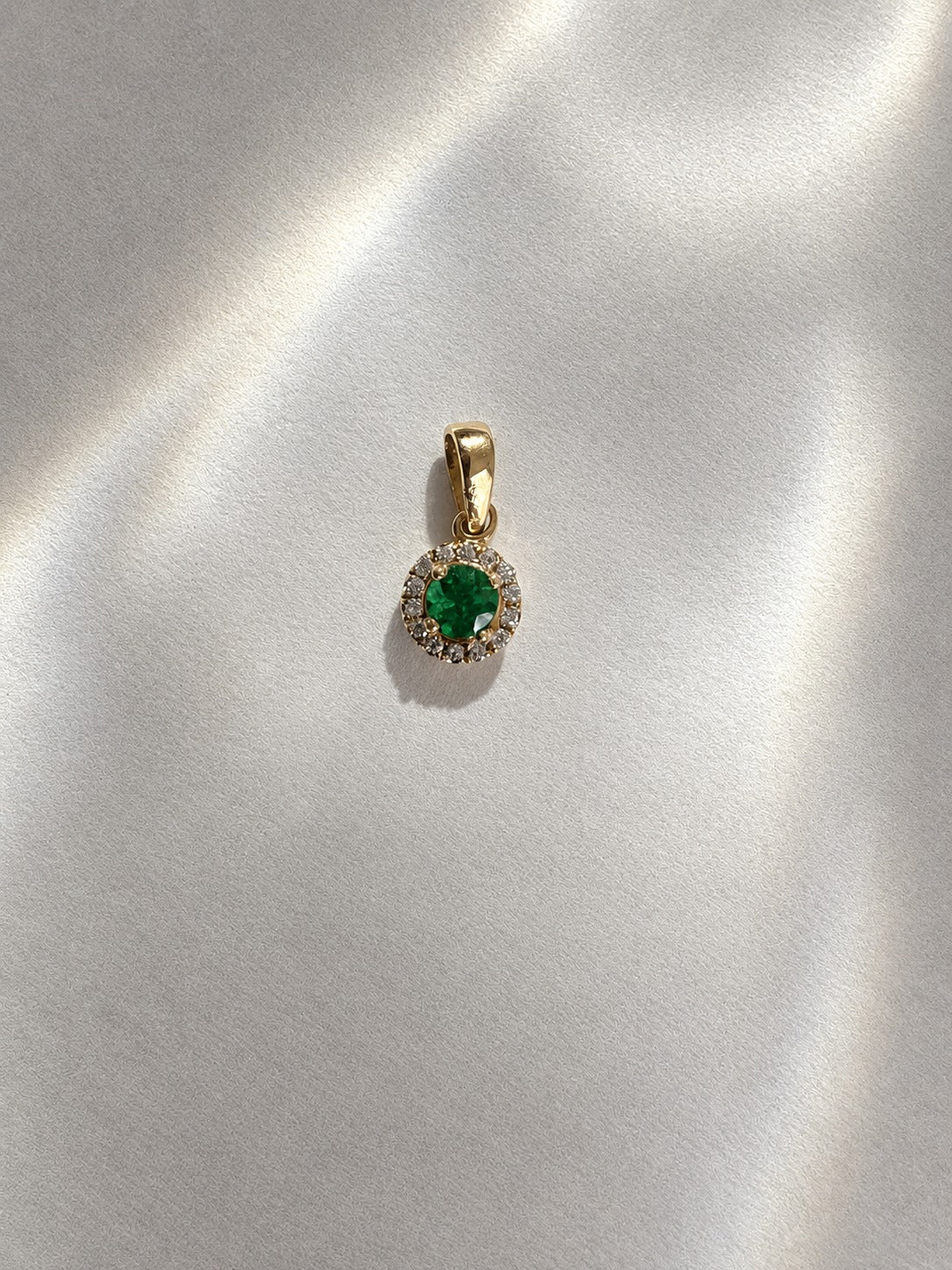 Dije con esmeralda y diamantes (Ref. 144)