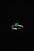 Anillo con esmeralda talla diamante (Ref. 89)