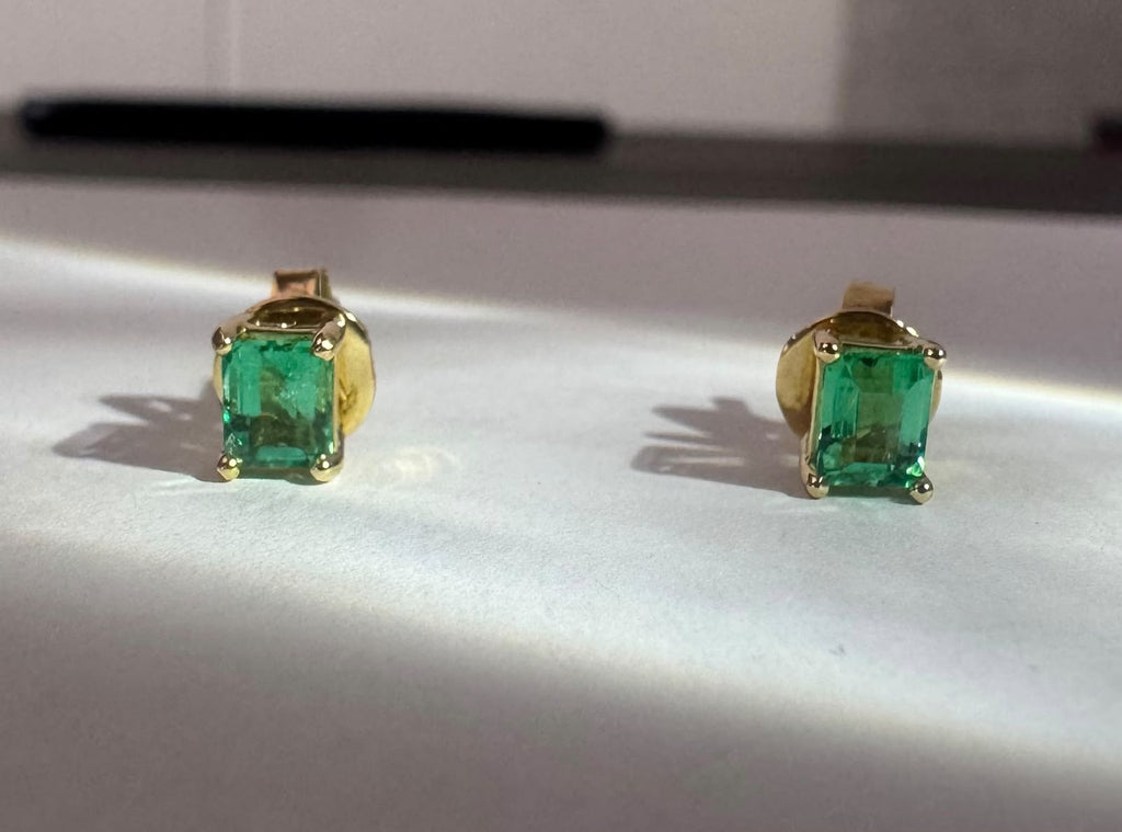 Topos con esmeralda rectangular (Ref. 253)